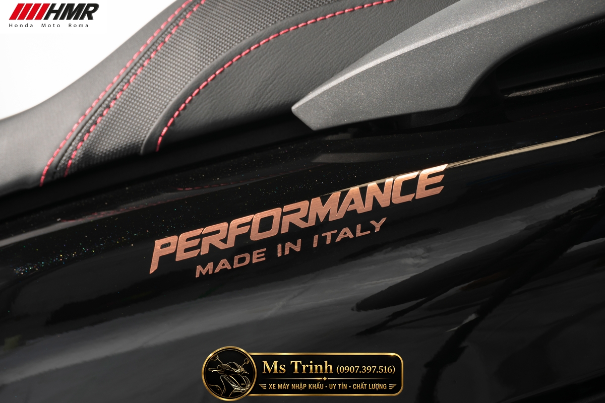 Tem Performance Made In Italy trên Honda SH150i Sporty 2026 nhập Ý thiết kế mới sang trọng