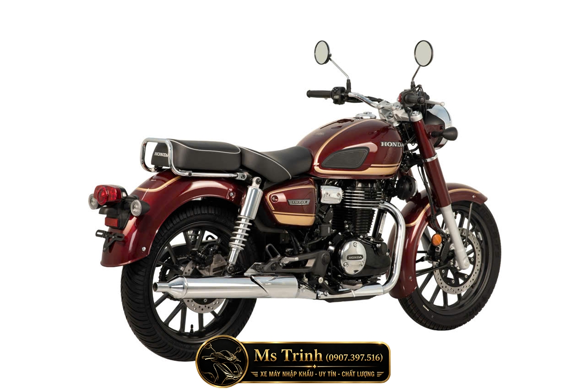 Phía sau Honda CB350C Special Edition nổi bật với cụm đèn hậu retro và yên xe touring cổ điển