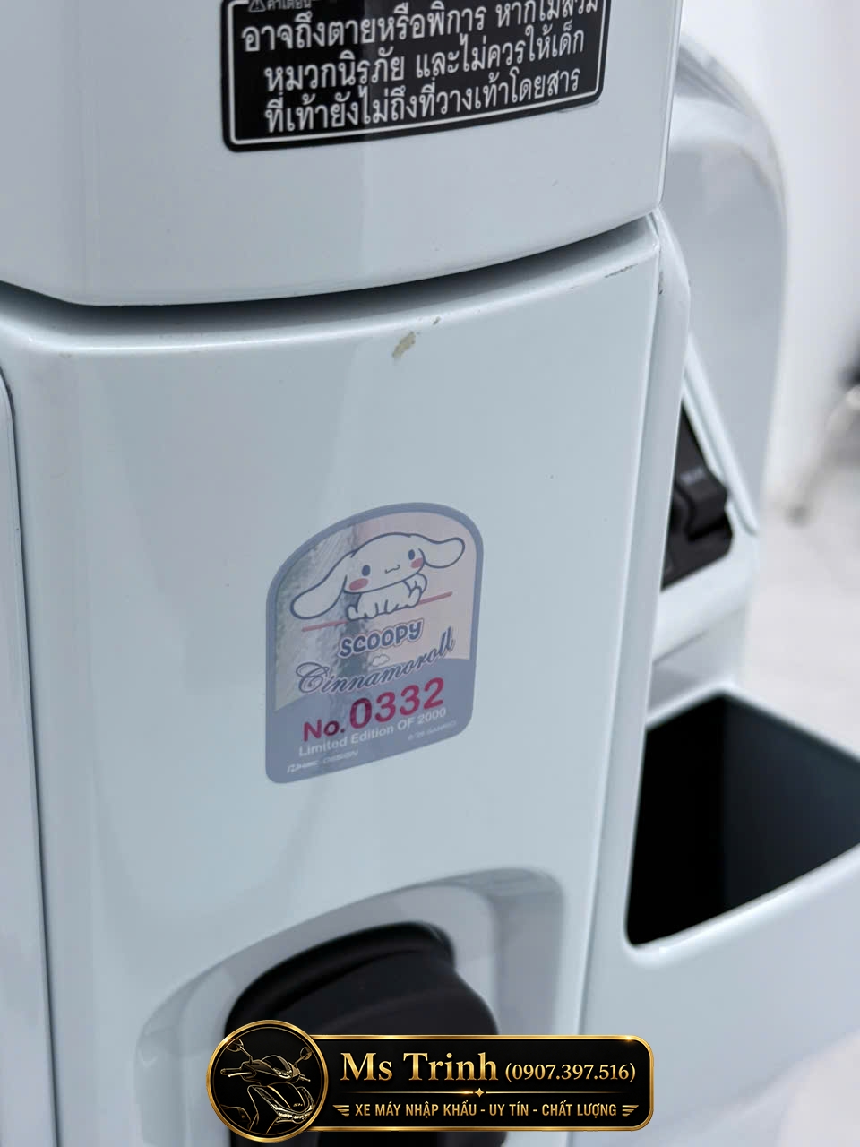 Tem đánh số 0332 trên 2000 xe Honda Scoopy Cinnamoroll giới hạn toàn cầu Tem đánh số 0332 trên 2000 xe Honda Scoopy Cinnamoroll giới hạn toàn cầu