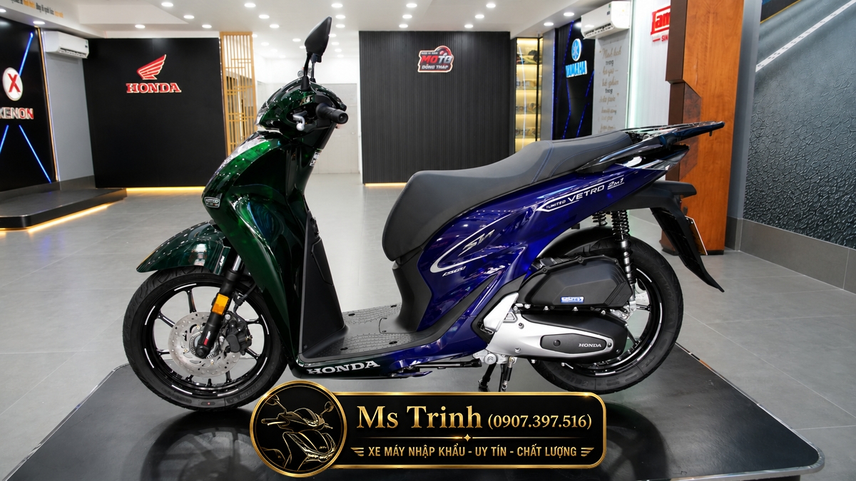 Honda SH150i Italy Super Vetro 2 In 1 Green Sapphire nhìn nghiêng bên trái tại showroom