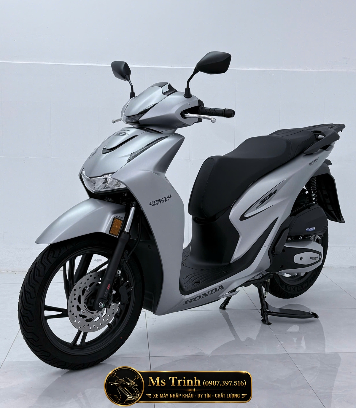 hệ thống chiếu sáng trên xe đều sử dụng công nghệ LED với cường độ sáng tốt