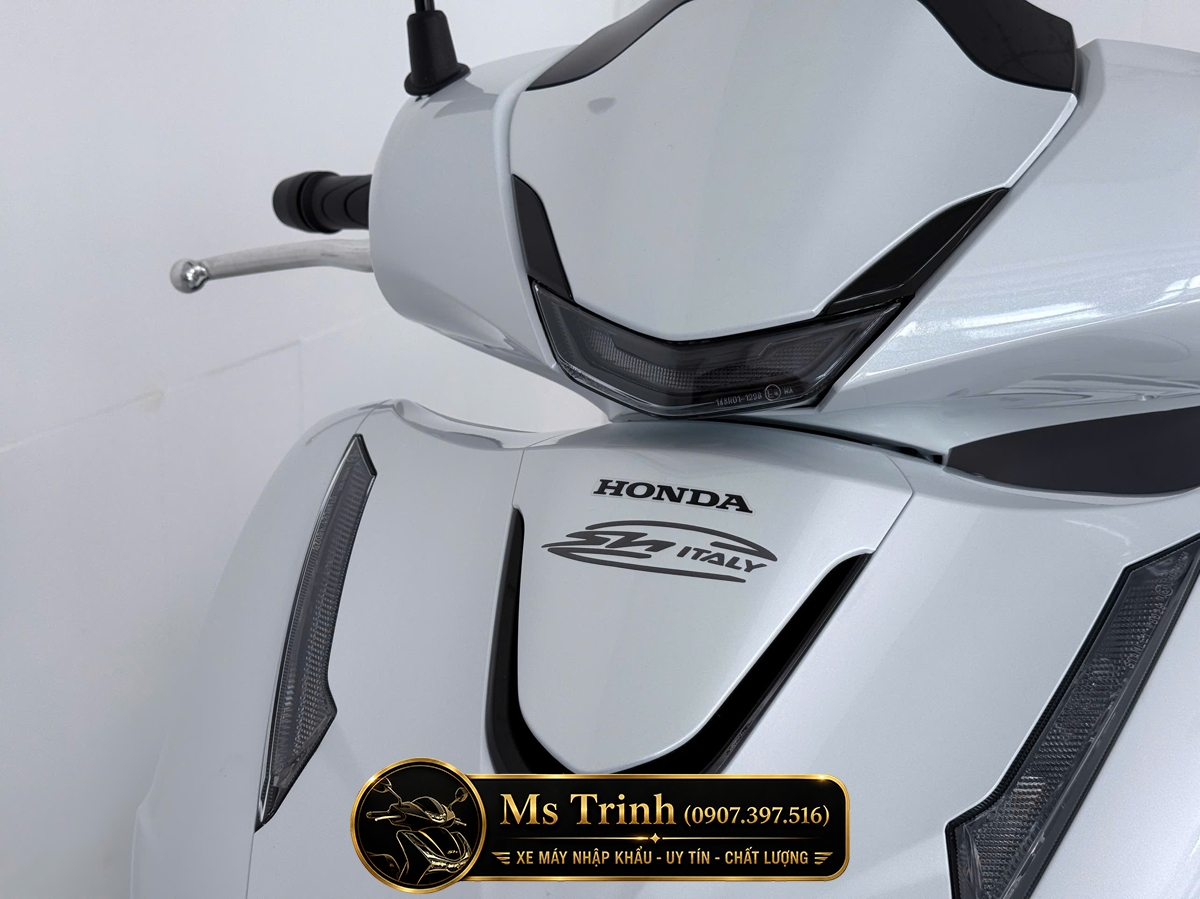 Honda SH150i Special Edition Màu Trắng Nhập Ý 2026 HMR SH Ý Cao Cấp Giá Tốt Chính Ngạch Honda SH150i Special Edition Màu Trắng Nhập Ý 2026 HMR SH Ý Cao Cấp Giá Tốt Chính Ngạch