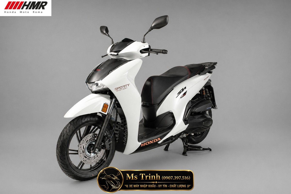 Cận cảnh Honda SH350i Sporty 2026 màu trắng nhám sang trọng dưới ánh sáng showroom cao cấp