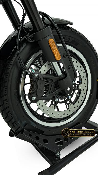CFMOTO 450 CLC AMT 2026 trắng xanh Cruiser yên thấp 705 mm, số tự động nam nữ đều dễ cầm lái