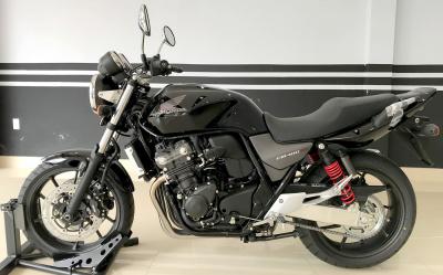 Chú Nguyễn Minh Châu sở hữu CB400SF 2018 bản kỹ niệm 25 năm đầu tiên