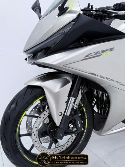 Honda CBR500R Four 2026 màu xám bạc - Lạnh từ ánh nhìn, nóng khi động cơ thức giấc
