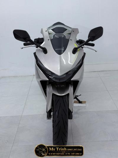 Honda CBR500R Four 2026 màu xám bạc - Lạnh từ ánh nhìn, nóng khi động cơ thức giấc