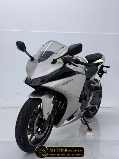 Honda CBR500R Four 2026 màu xám bạc - Lạnh từ ánh nhìn, nóng khi động cơ thức giấc