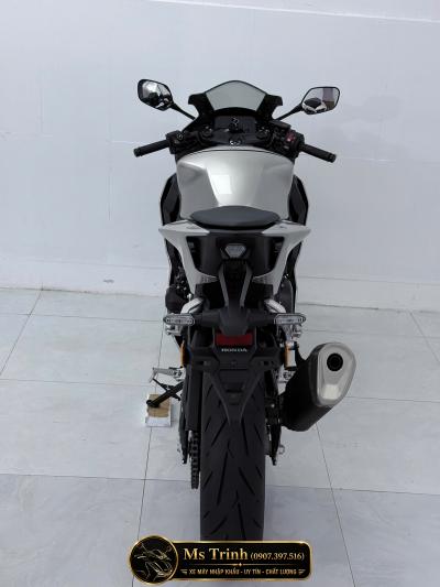 Honda CBR500R Four 2026 màu xám bạc - Lạnh từ ánh nhìn, nóng khi động cơ thức giấc