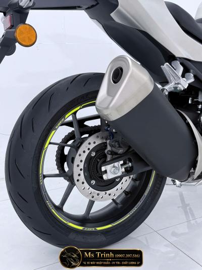 Honda CBR500R Four 2026 màu xám bạc - Lạnh từ ánh nhìn, nóng khi động cơ thức giấc