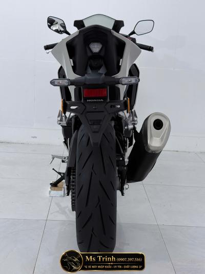 Honda CBR500R Four 2026 màu xám bạc - Lạnh từ ánh nhìn, nóng khi động cơ thức giấc