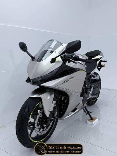 Honda CBR500R Four 2026 màu xám bạc - Lạnh từ ánh nhìn, nóng khi động cơ thức giấc