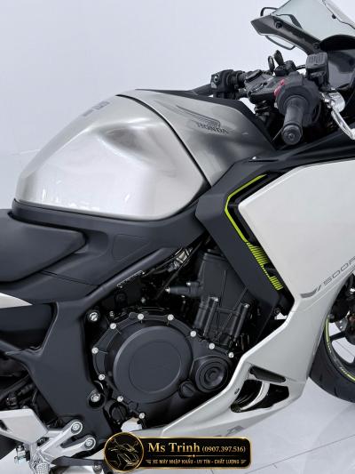 Honda CBR500R Four 2026 màu xám bạc - Lạnh từ ánh nhìn, nóng khi động cơ thức giấc