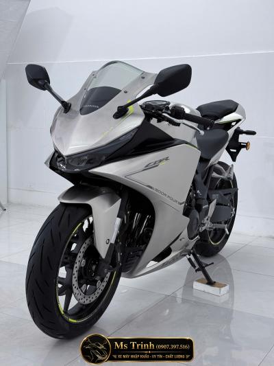 Honda CBR500R Four 2026 màu xám bạc - Lạnh từ ánh nhìn, nóng khi động cơ thức giấc