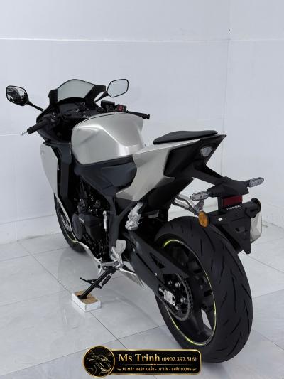Honda CBR500R Four 2026 màu xám bạc - Lạnh từ ánh nhìn, nóng khi động cơ thức giấc