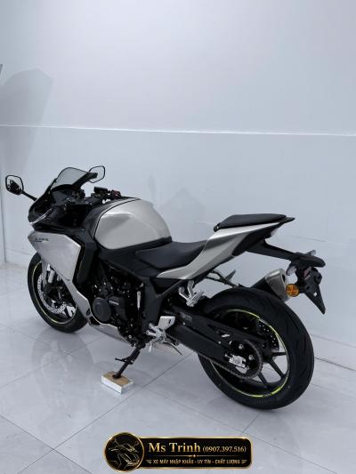Honda CBR500R Four 2026 màu xám bạc - Lạnh từ ánh nhìn, nóng khi động cơ thức giấc