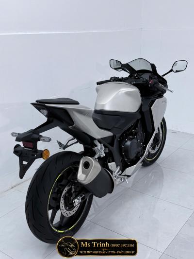 Honda CBR500R Four 2026 màu xám bạc - Lạnh từ ánh nhìn, nóng khi động cơ thức giấc