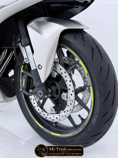 Honda CBR500R Four 2026 màu xám bạc - Lạnh từ ánh nhìn, nóng khi động cơ thức giấc