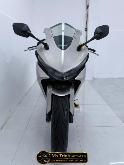 Honda CBR500R Four 2026 màu xám bạc - Lạnh từ ánh nhìn, nóng khi động cơ thức giấc