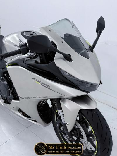 Honda CBR500R Four 2026 màu xám bạc - Lạnh từ ánh nhìn, nóng khi động cơ thức giấc