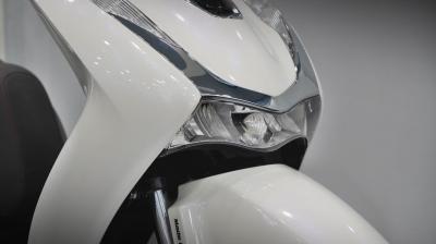 Honda SH150 Ý Màu Trắng Pha Lê 2026 - Nhập Khẩu Ý Nguyên Xe Nguyên Thùng