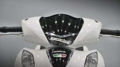 Honda SH150 Ý Màu Trắng Pha Lê 2026 - Nhập Khẩu Ý Nguyên Xe Nguyên Thùng