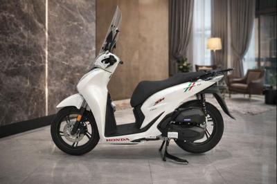 Honda SH150 Ý Màu Trắng Pha Lê 2026 - Nhập Khẩu Ý Nguyên Xe Nguyên Thùng