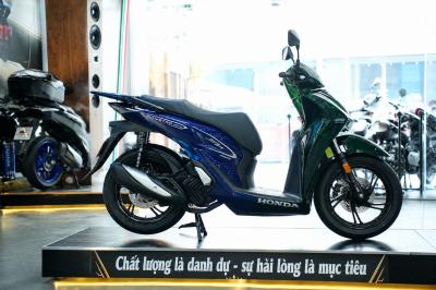 Honda SH150i Italy Vetro Super 2 in 1 Green – Sapphire: Tuyệt tác hai sắc xanh hiếm có