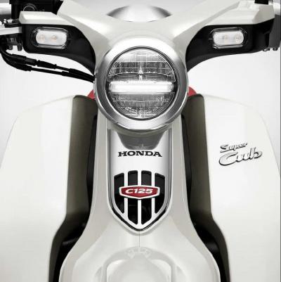 Honda Super Cub 125 Custom Edition 2025 màu trắng Thái Lan