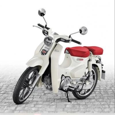 Honda Super Cub 125 Custom Edition 2025 màu trắng Thái Lan
