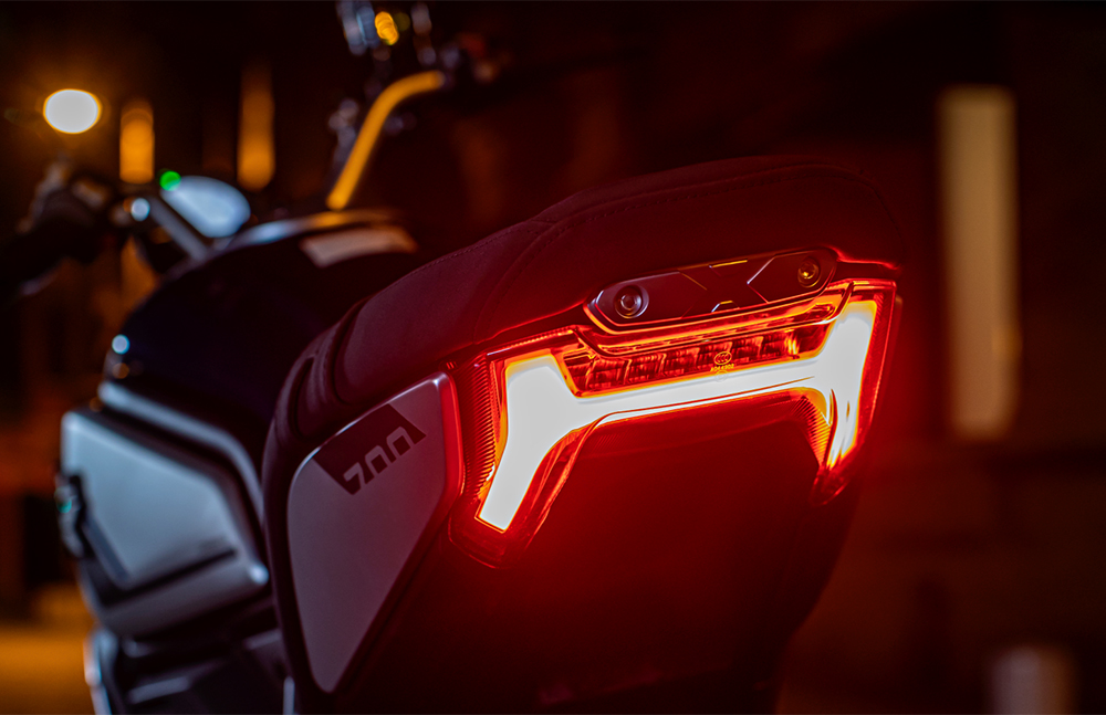ĐÈN HẬU cf 700CL x heritage