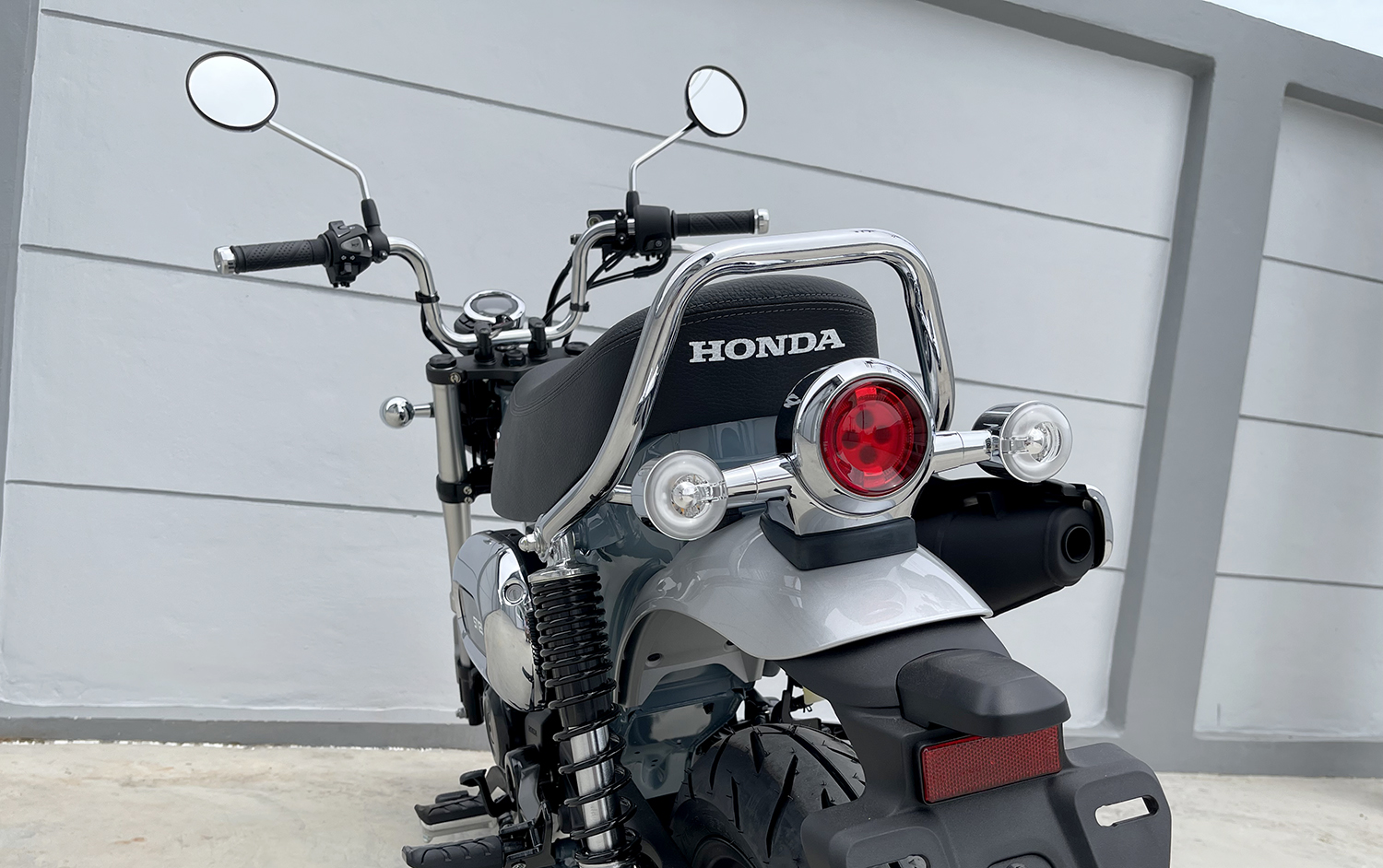 đen hậu Honda Dax ST125 ABS 2023 màu xanh