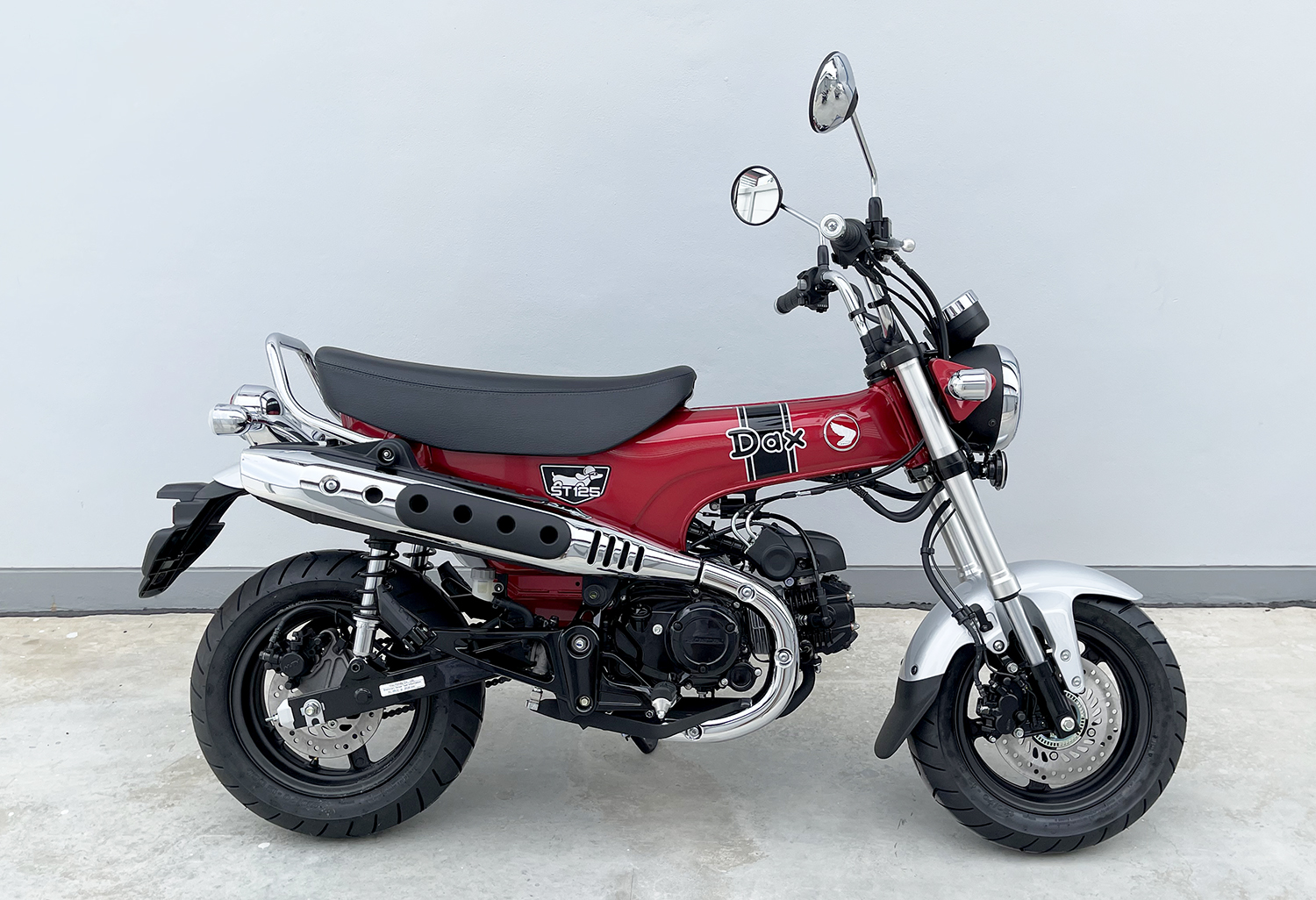 Honda Dax ST125 ABS 2023 màu đỏ